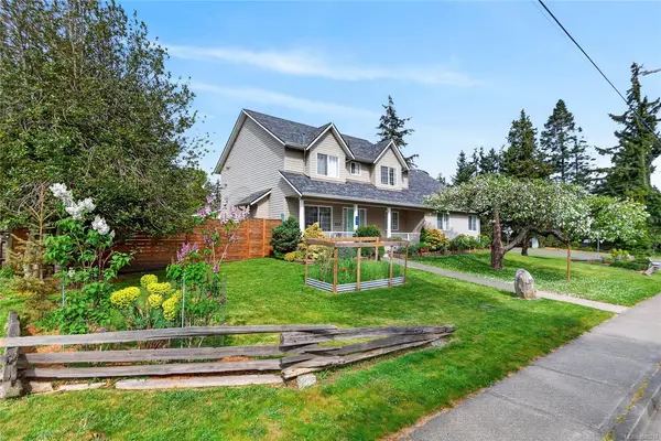 359 Pritchard Rd, Comox BC V9M 2Y8 - 5 bed, 3 bath property for sale in Comox