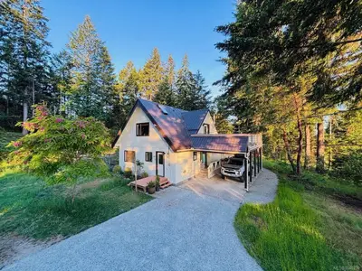 261 Mobrae Ave, Salt Spring BC V8K 1J7