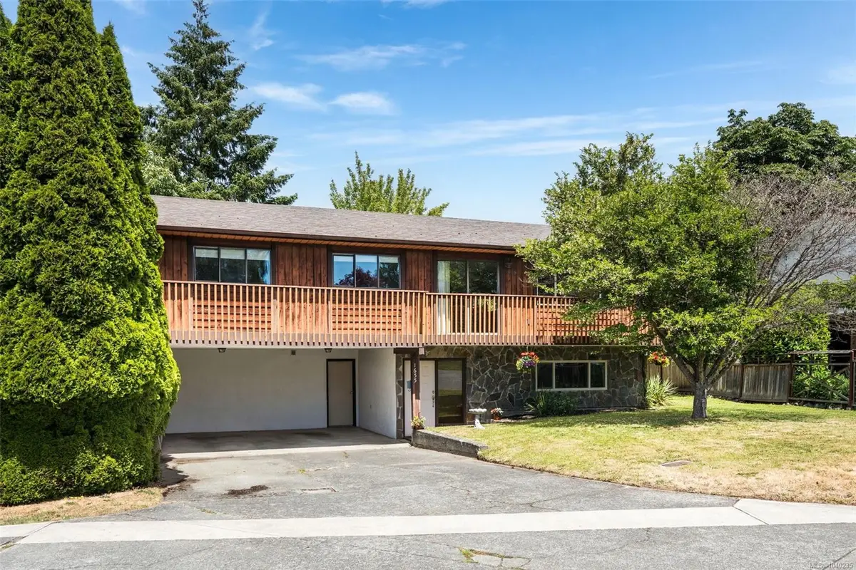 1655 Hybury Pl, Saanich BC V8N 5L3