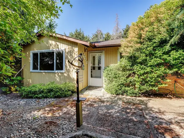 10040 Wisteria Pl, Sidney BC V8L 4E7 - 3 bed, 1.0 bath in Sidney
