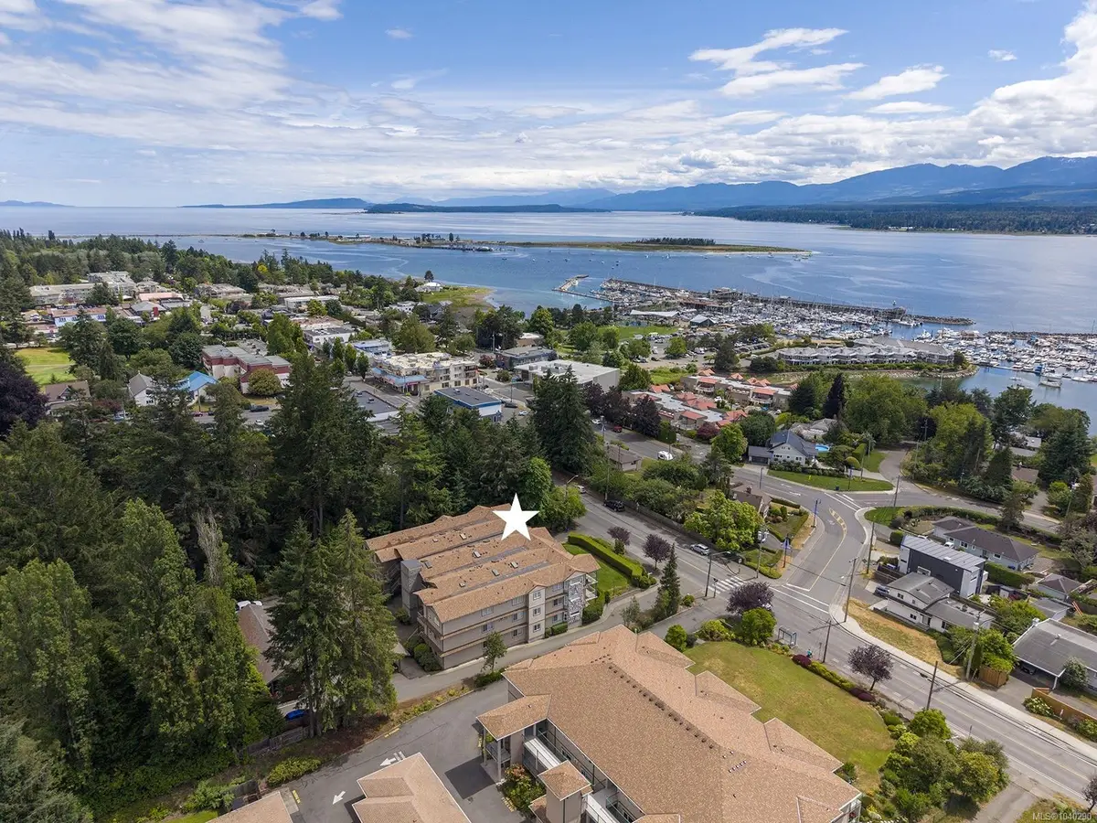 1860 Comox Ave #304, Comox BC V9M 3M7
