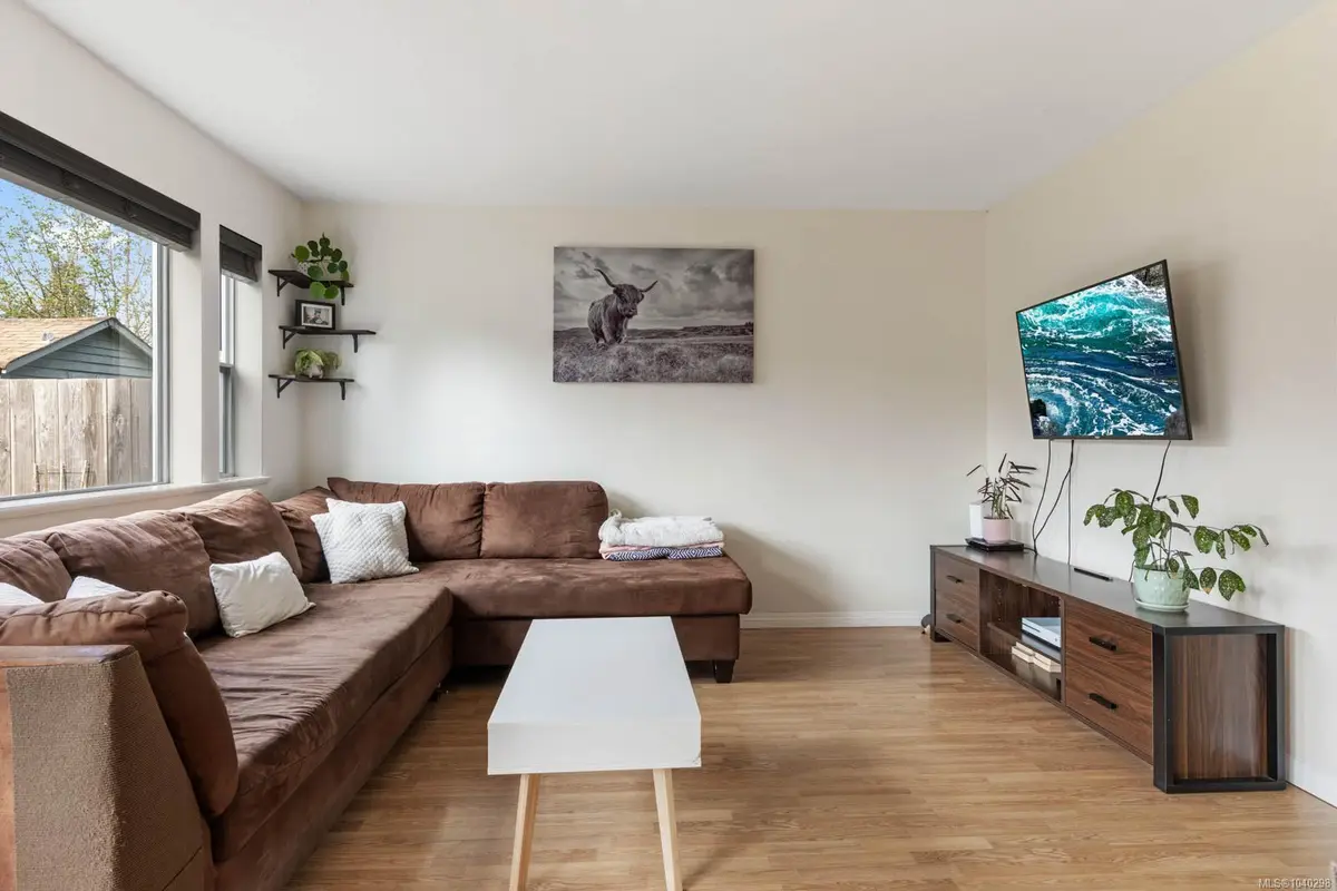 345 Menzies Ave #B, Courtenay BC V9N 3C2