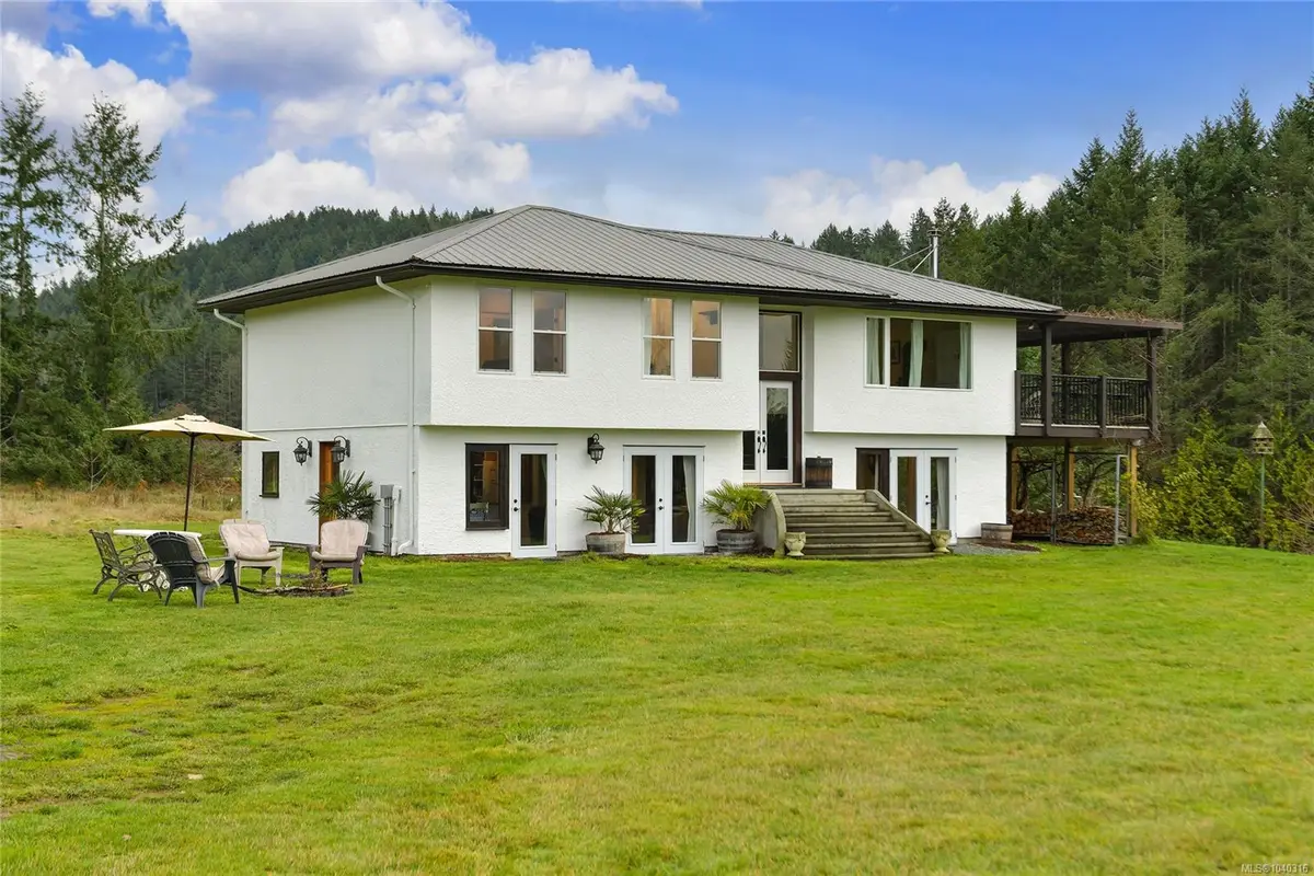 300 Wood Dale Dr, Mayne Island BC V0N 2J2