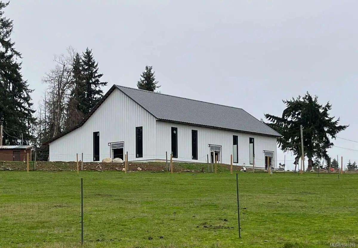 981 Pratt Rd, Hilliers BC V9K 1W5