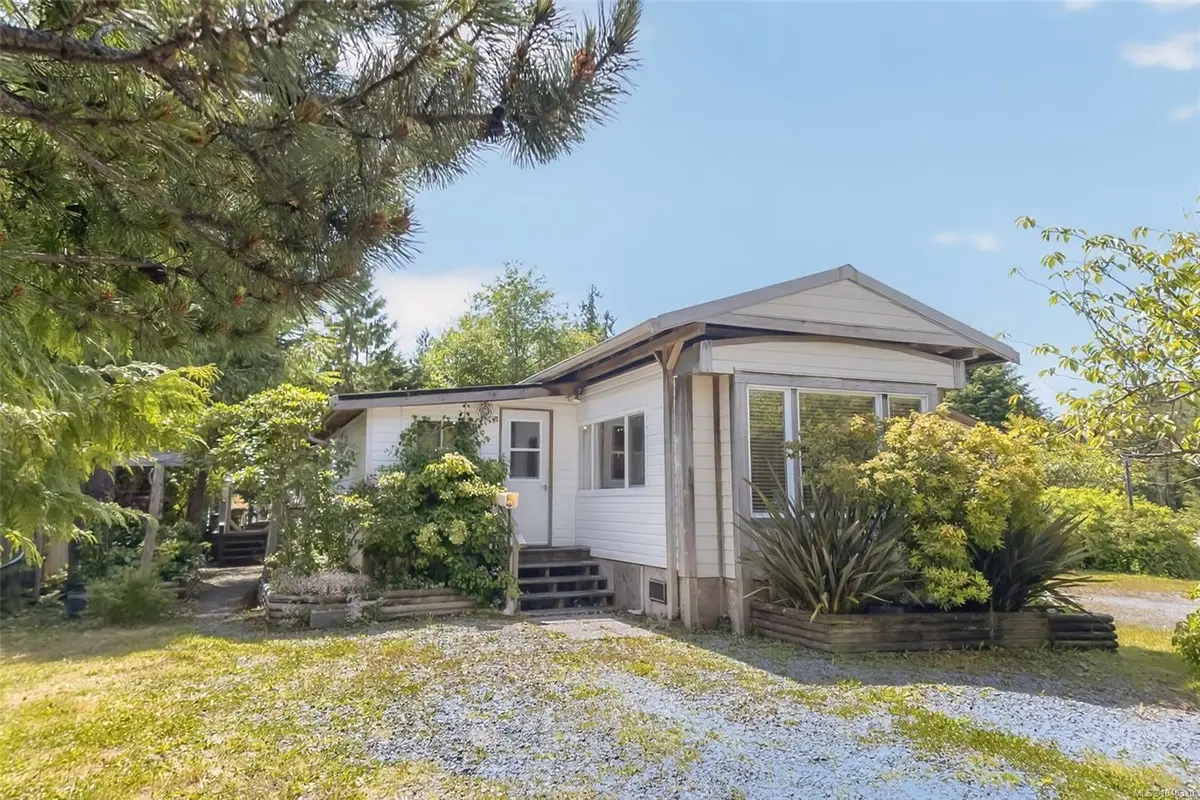 911 Campbell St #16, Tofino BC V0R 2Z0