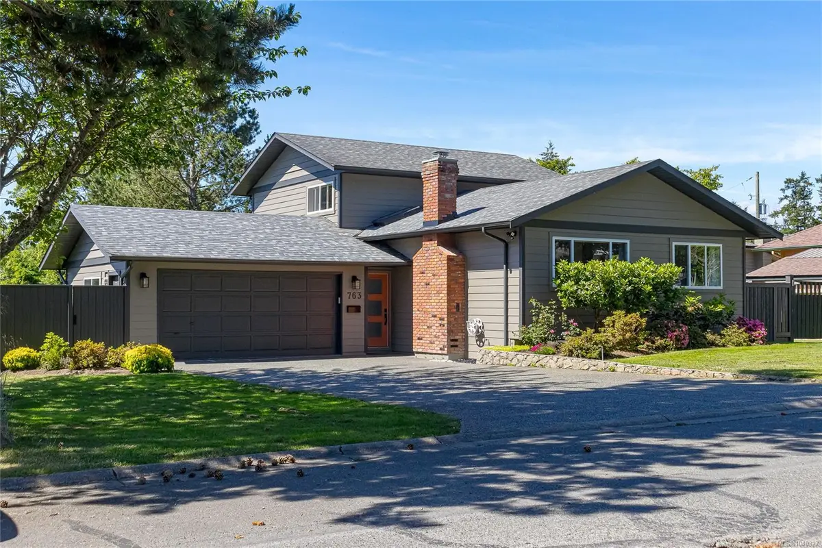 763 Viaduct Ave E, Saanich BC V8Z 6N3
