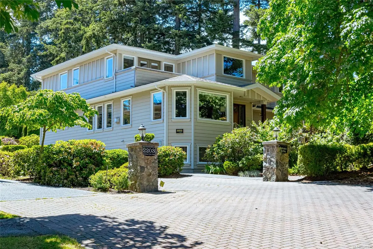 2201 Arbutus Cove Lane, Saanich BC V8N 6N7