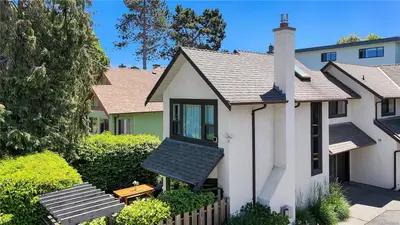 977 Convent Pl #9, Victoria BC V8V 2Y9