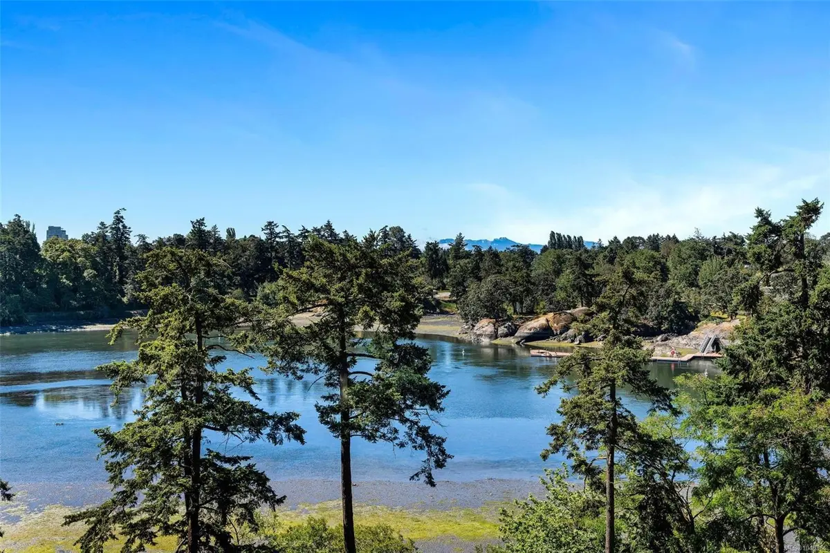 105 Gorge Rd E #304, Victoria BC V9A 6Z3