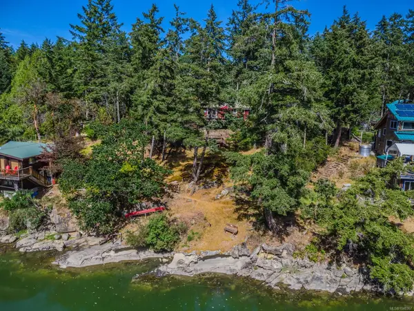 75 Whaler Bay Rd, Galiano Island BC V0N 1P0 - 2 bed, 2 bath property for sale in Galiano Island