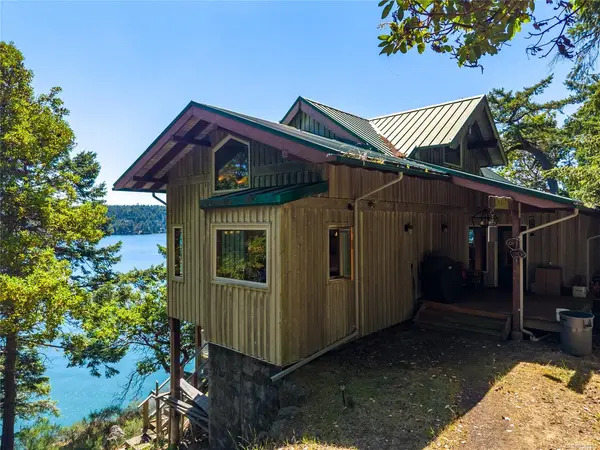 136 Winter Cove Rd, Saturna Island BC V0N 2Y0 - 2 bed, 3 bath property for sale in Saturna Island