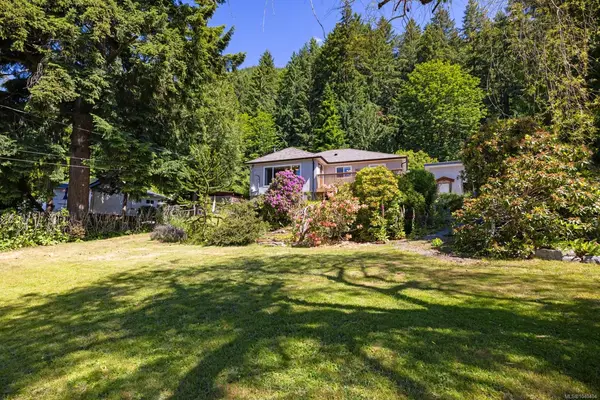 10093 Youbou Rd, Youbou BC V0R 3E1 - 2 bed, 1 bath property for sale in Youbou