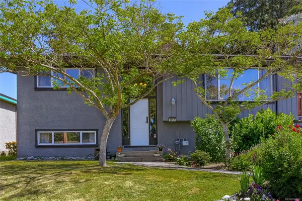4067 Cedar Hill Cross Rd, Saanich BC V8X 2J2 - 4 bed, 2.0 bath in Saanich