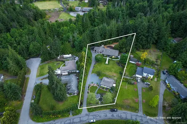 1582 Wilmot Ave, Shawnigan Lake BC V0R 2W2 - 8 bed, 5.0 bath in Shawnigan Lake