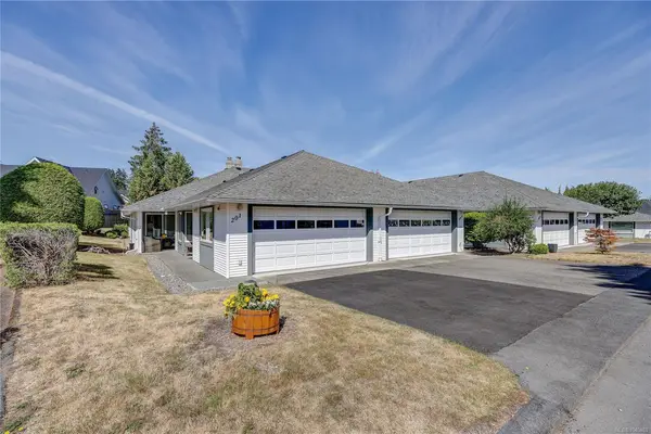 330 Dogwood St #201, Parksville BC V9P 1P7 - 2 bed, 2 bath property for sale in Parksville