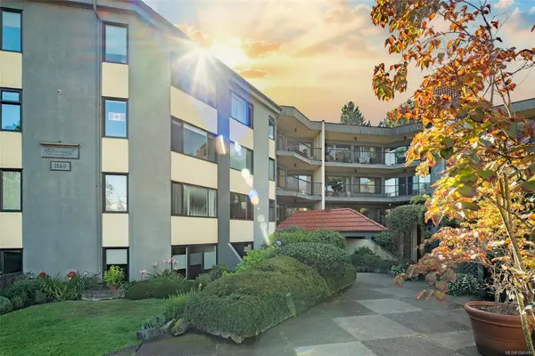 1149 Rockland Ave #108, Victoria BC V8V 4T5 - 2 bed, 2.0 bath in Victoria