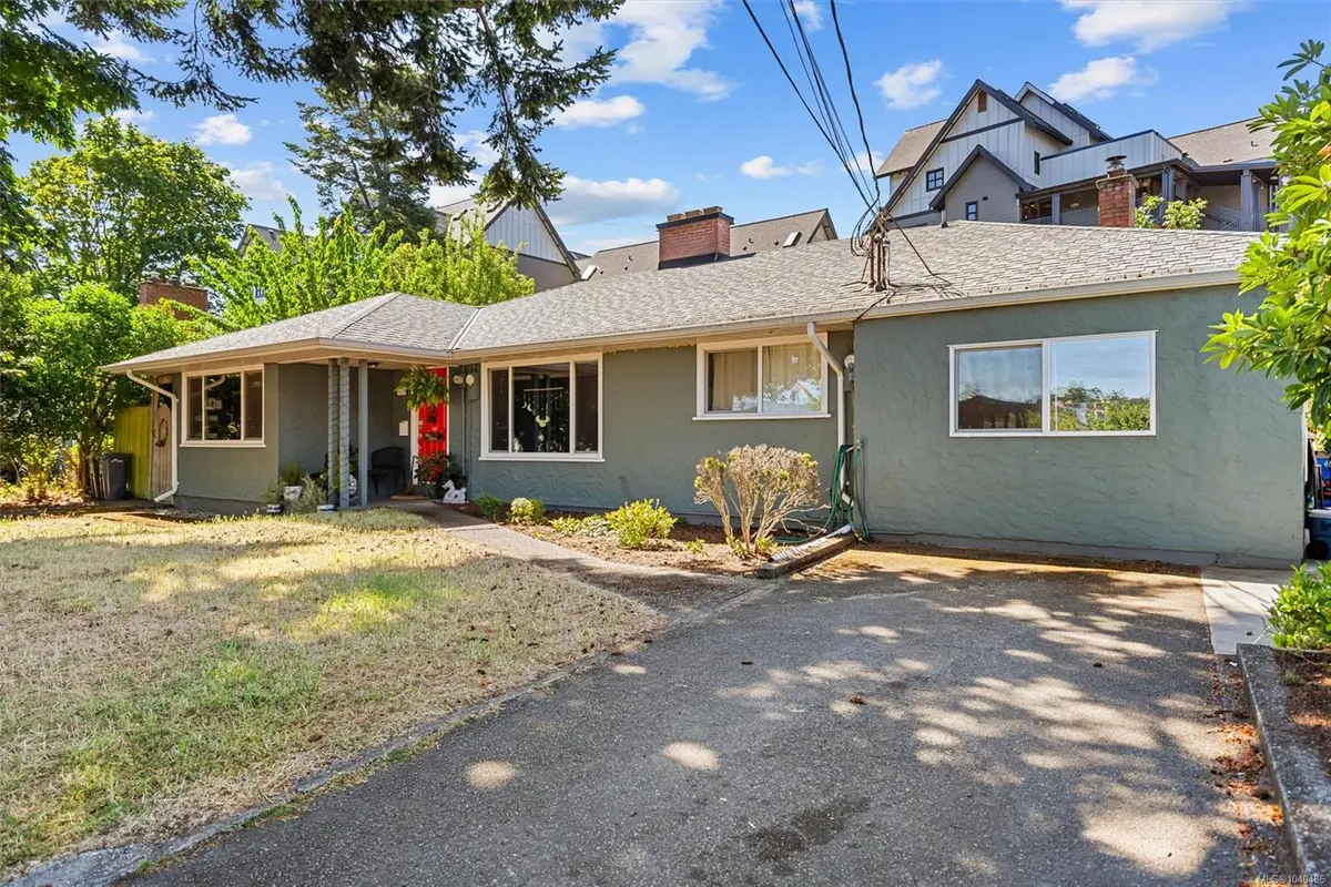 1029 - 1031 Wychbury Ave, Esquimalt BC V9A 5K7