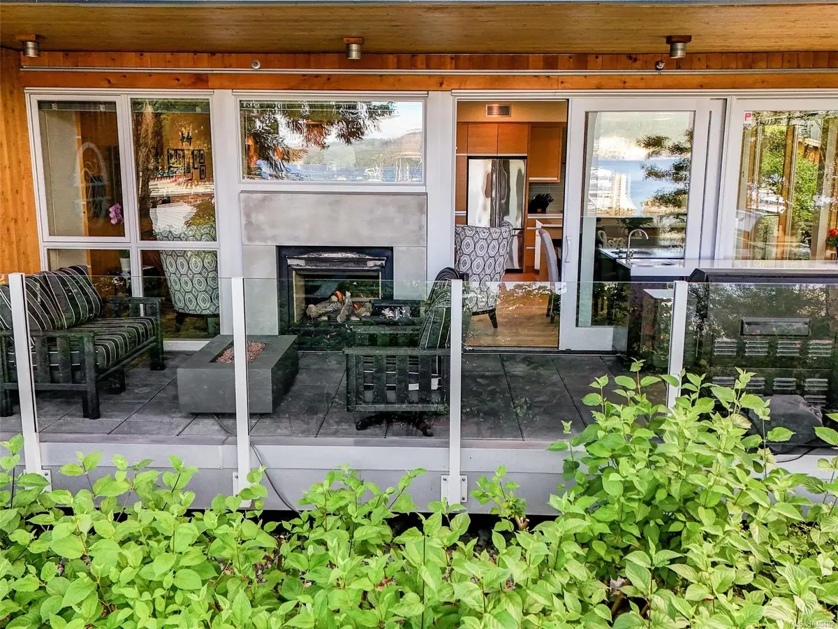 851 Verdier Ave #101, Central Saanich BC V8M 1C5