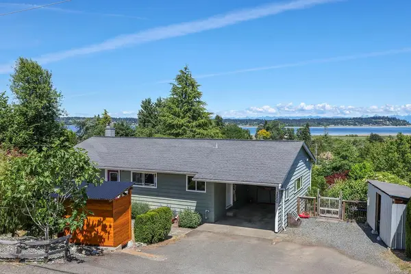 3800 Laurel Dr, Royston BC V0R 2V0 - 3 bed, 2.0 bath in Royston