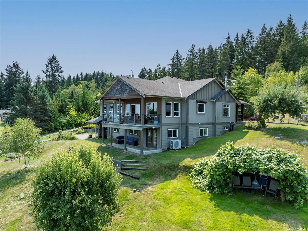 5763 Island Hwy S, Union Bay BC V0R 3B0