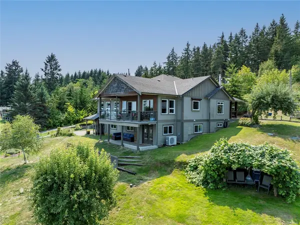 5763 Island Hwy S, Union Bay BC V0R 3B0 - 5 bed, 5.0 bath in Union Bay