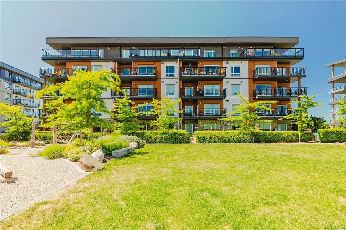 2500 Hackett Cres #501, Central Saanich BC V8M 0C1