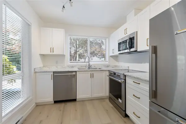 689 Bay St #103, Victoria BC V8T 2H1 - 2 bed, 2 bath property for sale in Victoria