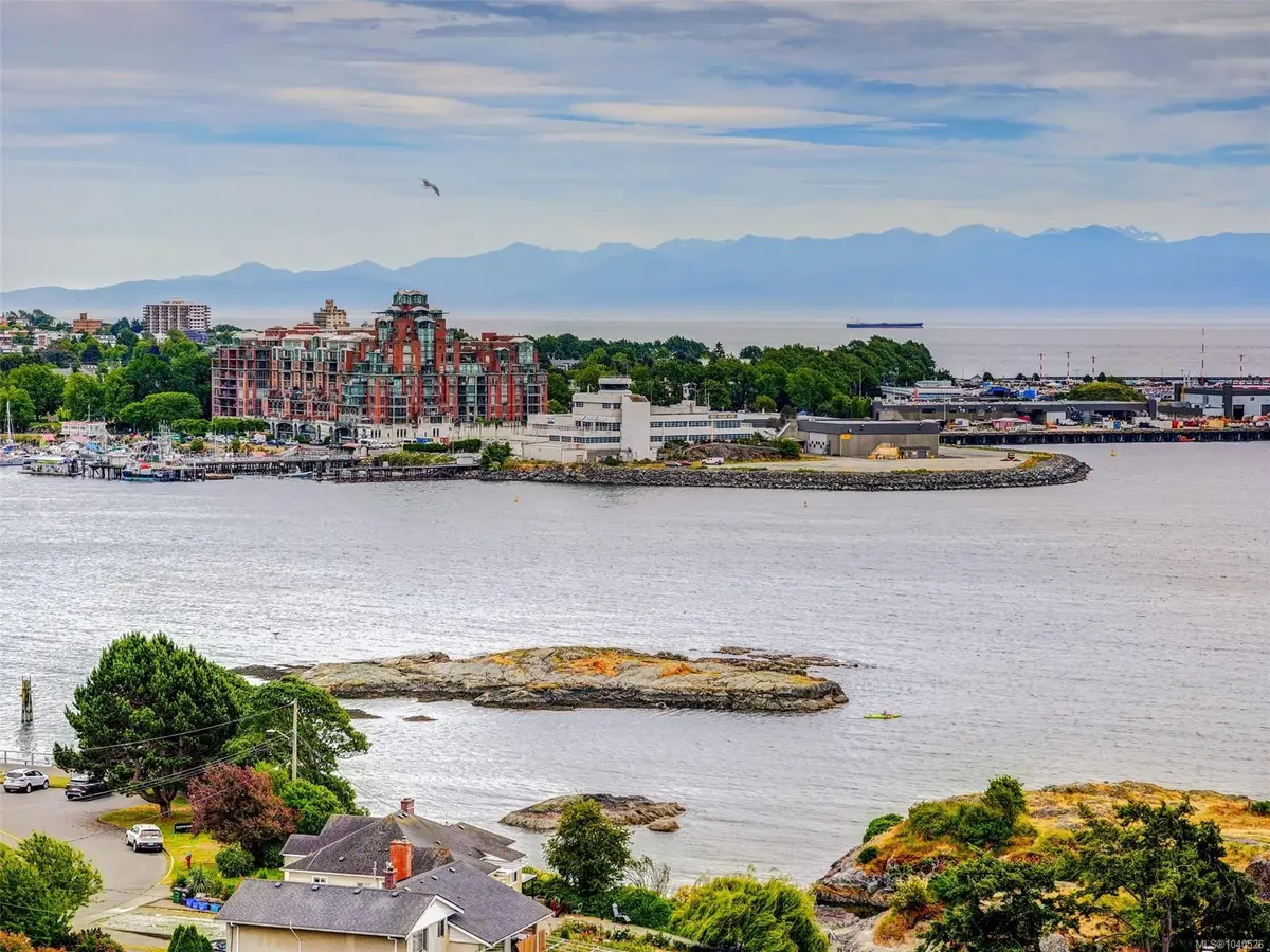 325 Maitland St #PH1, Victoria BC V9A 7E9