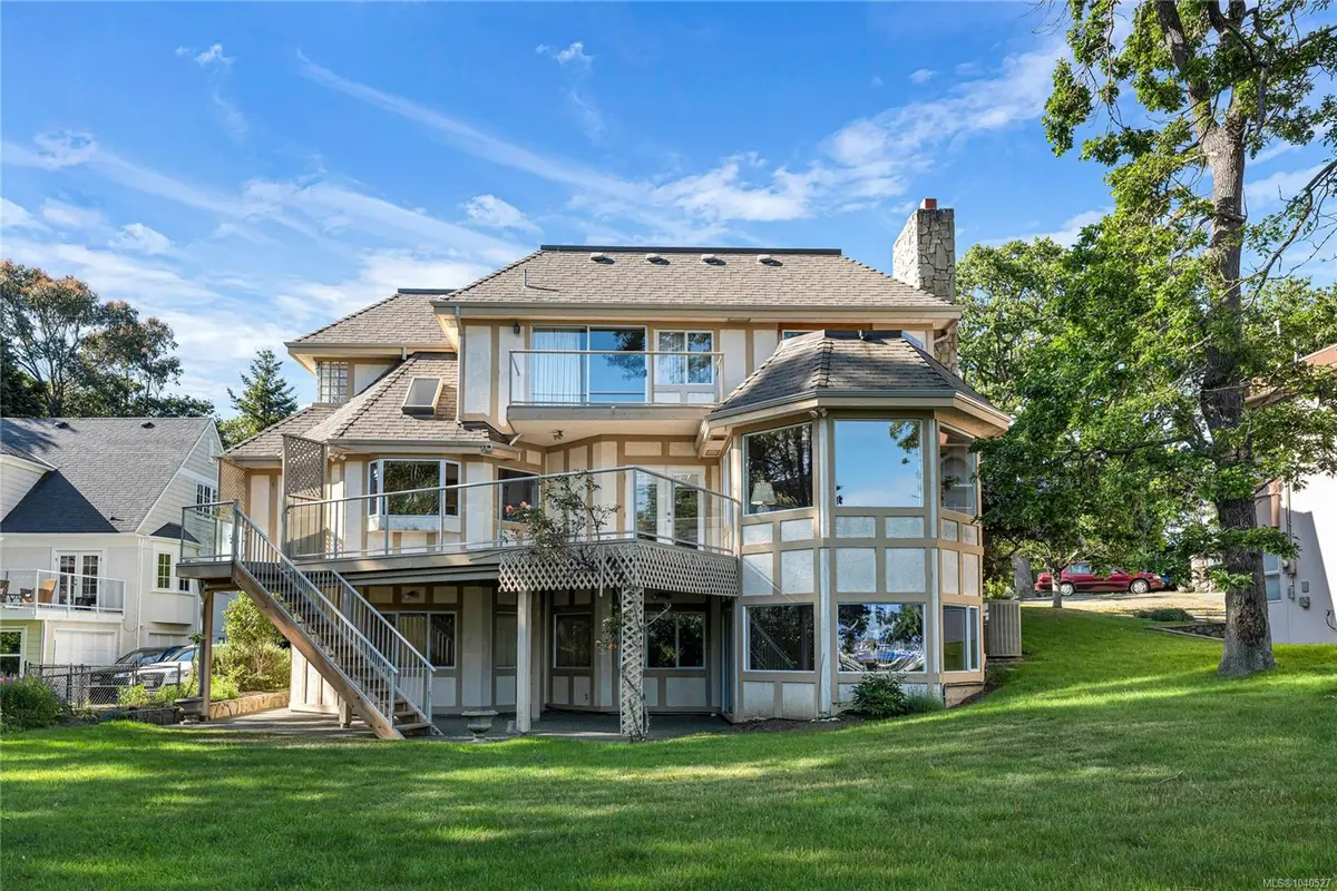 2717 Somass Dr, Oak Bay BC V8R 1R7
