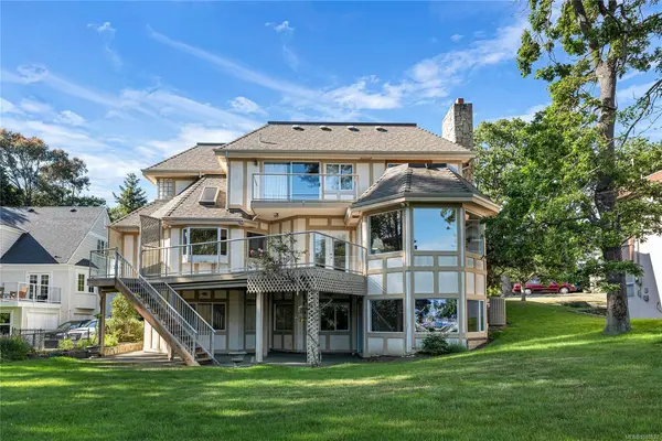 2717 Somass Dr, Oak Bay BC V8R 1R7 - 5 bed, 4.0 bath in Oak Bay