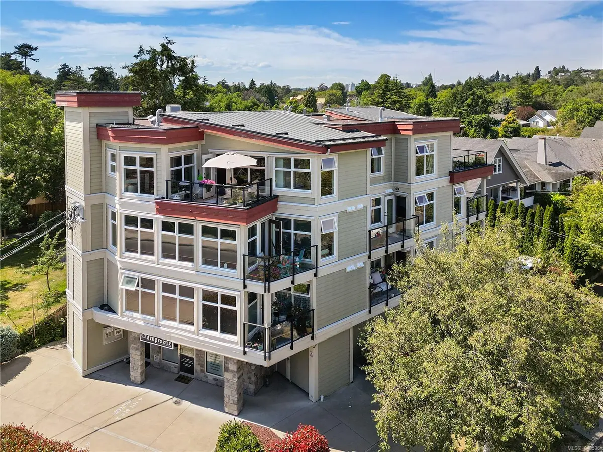 1494 Fairfield Rd #401, Victoria BC V8S 1E8