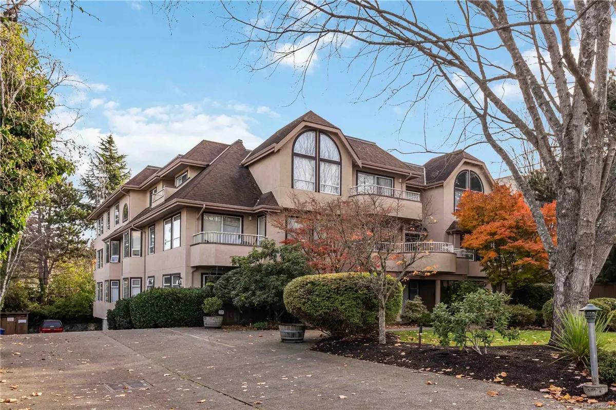 3263 Alder St #104, Victoria BC V8X 1P3