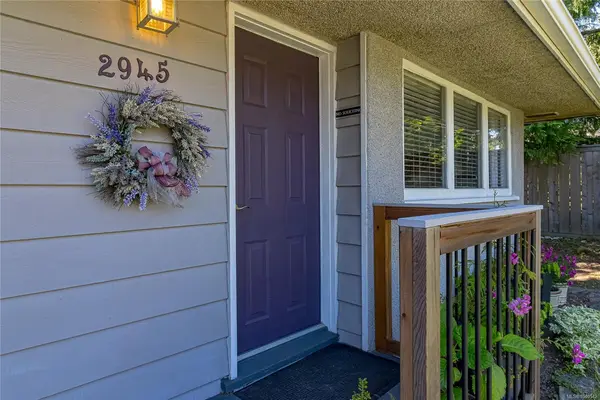 2945 Dysart Rd, Saanich BC V8Z 5P2 - 2 bed, 2.0 bath in Saanich