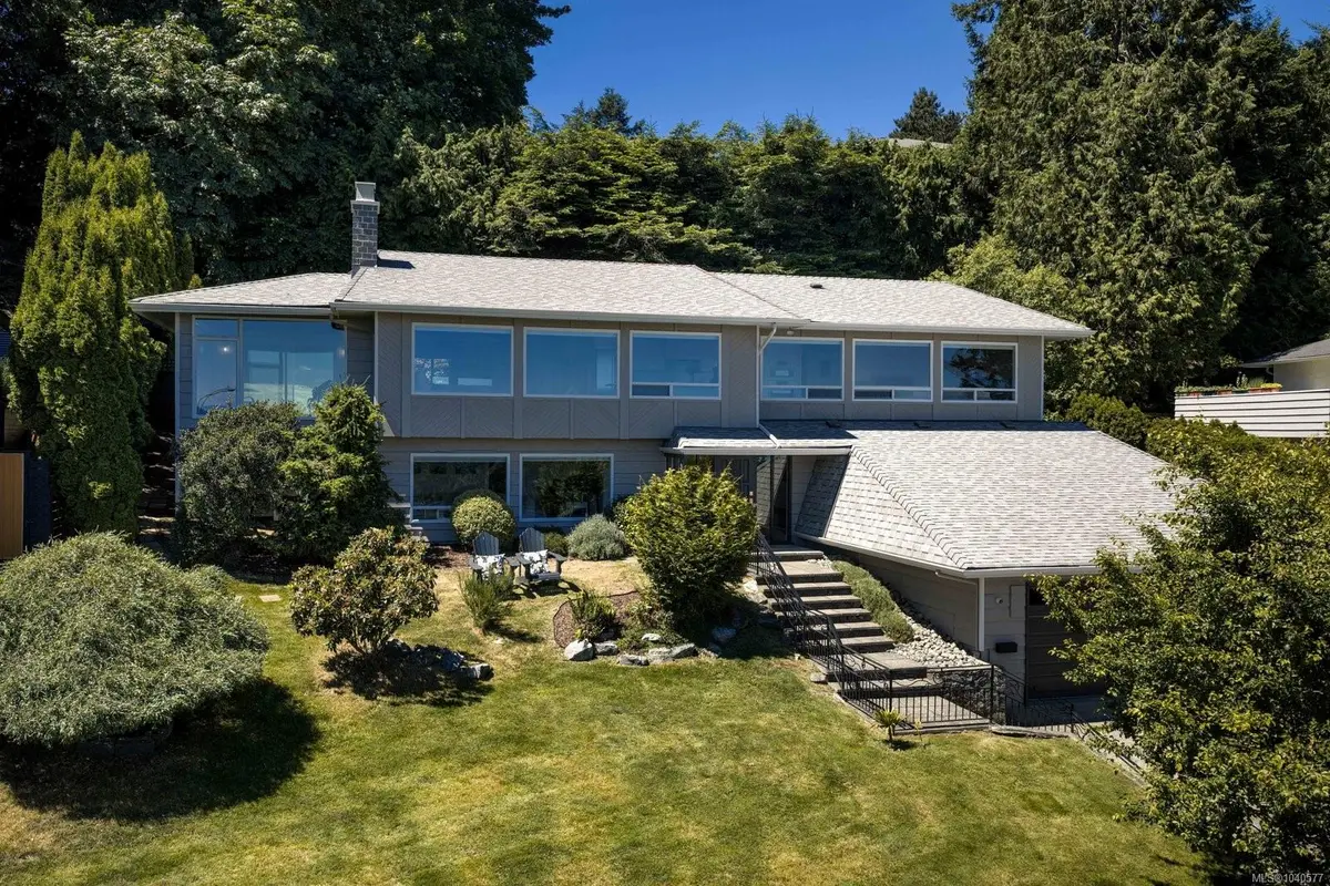 5254 Westover Pl, Saanich BC V8Y 1P6