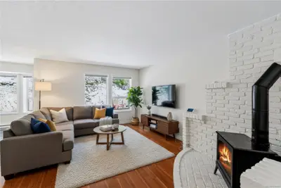 1018 Benvenuto Ave, Central Saanich BC V8M 1A1