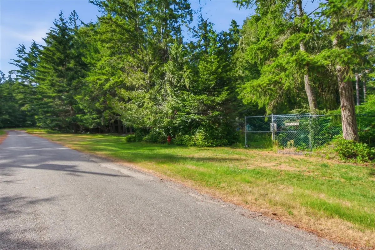 7921 Swanson View Dr, Pender Island BC V0N 2M2