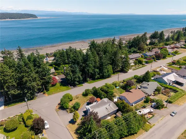 826 Ash St, Campbell River BC V9W 1G2 - 5 bed, 2 bath property for sale in Campbell River