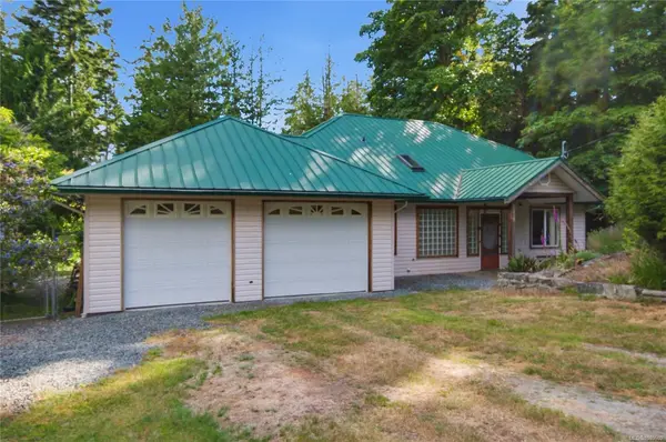 7905 Plumper Way, Pender Island BC V0N 2M2 - 2 bed, 2 bath property for sale in Pender Island
