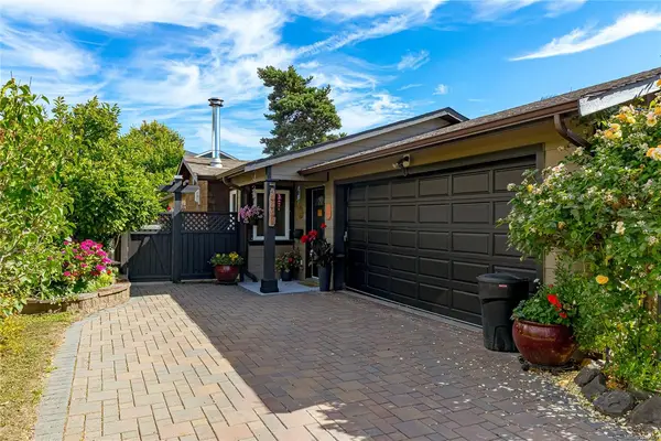 9960 Swiftsure Pl, Sidney BC V8L 4E4 - 2 bed, 2.0 bath in Sidney
