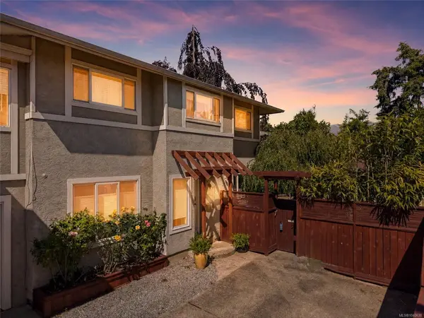 2577 Empire St, Victoria BC V8T 3M5 - 4 bed, 3.0 bath in Victoria