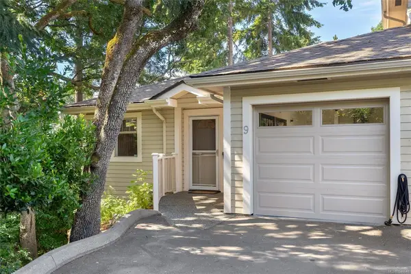 850 Parklands Dr #9, Esquimalt BC V9A 7L9 - 4 bed, 3.0 bath in Esquimalt