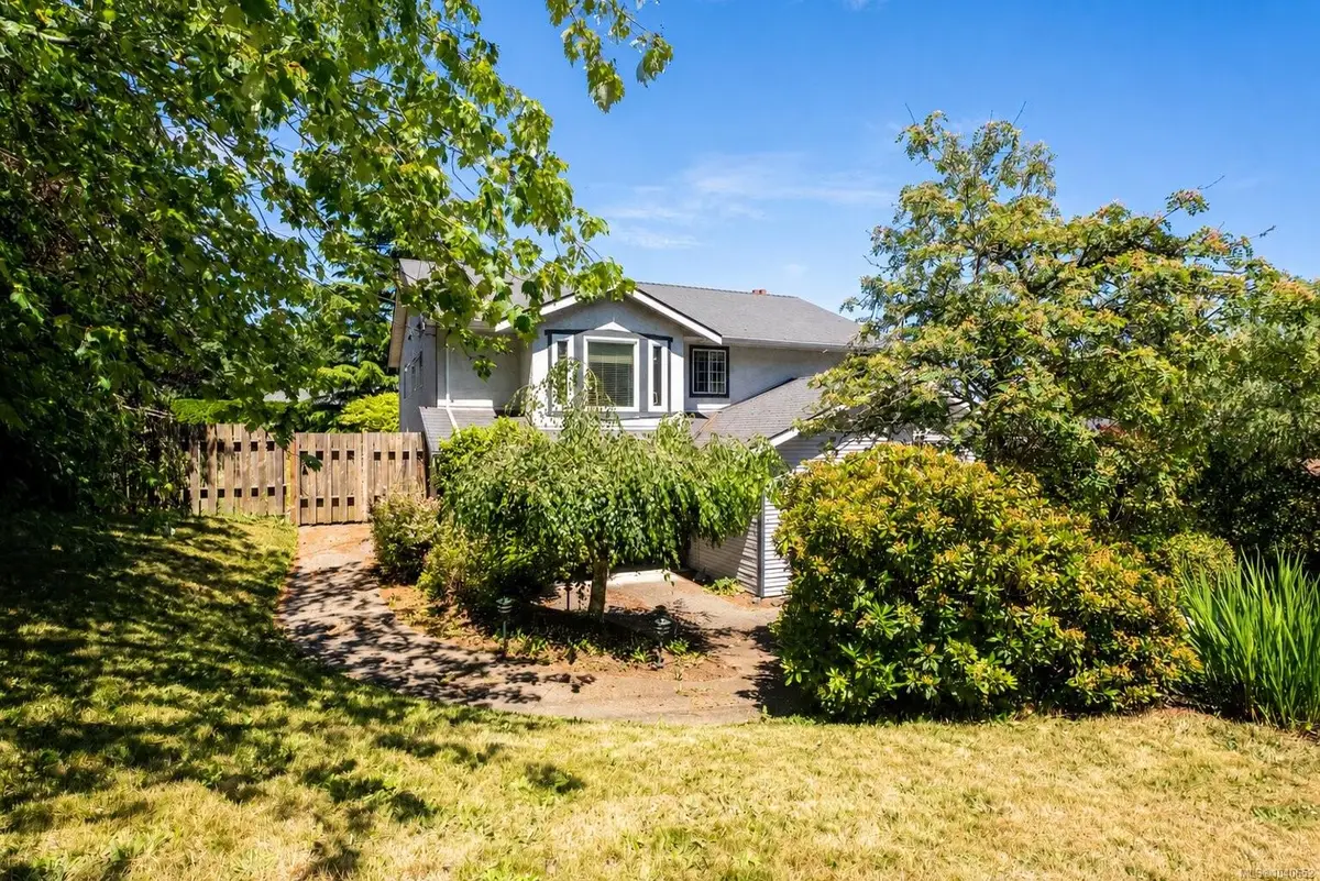 2162 Stelly's Cross Rd, Central Saanich BC V8M 1M3