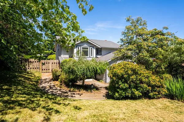 2162 Stelly's Cross Rd, Central Saanich BC V8M 1M3 - 4 bed, 3.0 bath in Central Saanich