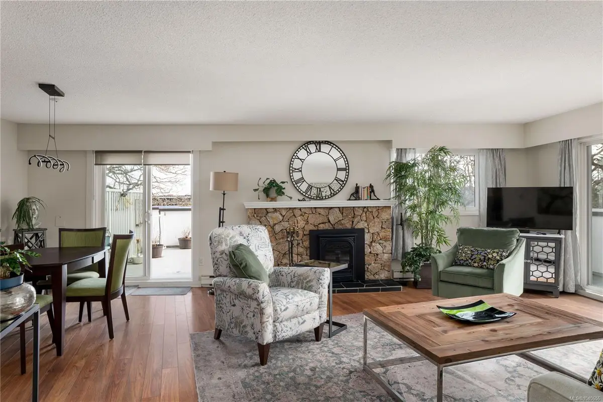 3962 Cedar Hill Rd #116, Saanich BC V8N 3B8