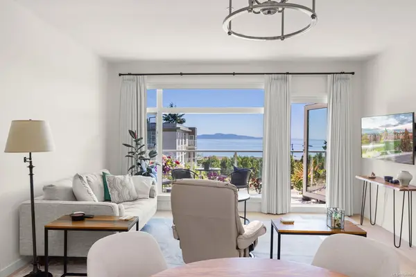 5120 Cordova Bay Rd #305, Saanich BC V8Y 2K5 - 2 bed, 2.0 bath in Saanich