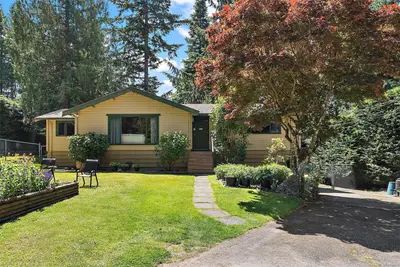 1887 Llewellyn Pl, North Saanich BC V8L 1G4