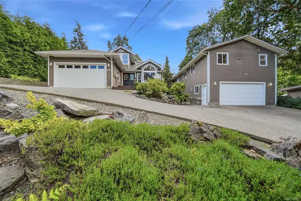 1688 Maple Bay Rd, Duncan BC V9L 5N7 - 5 bed, 5.0 bath in Duncan