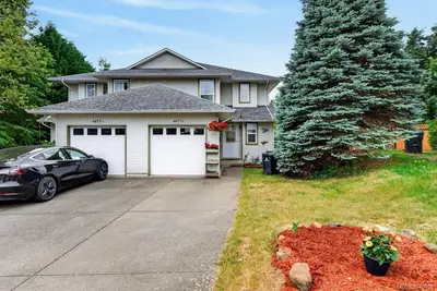 4677 Ashwood Pl #B, Courtenay BC V9N 8S8