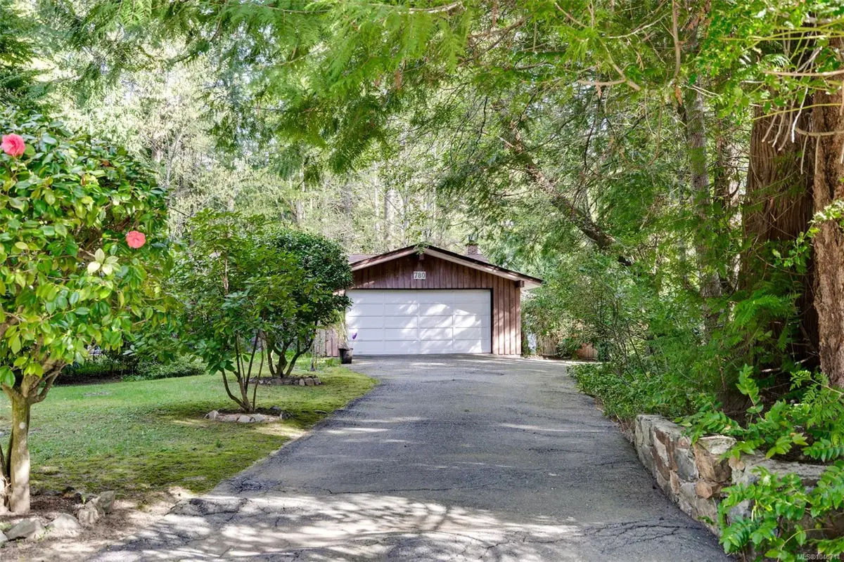 780 Helvetia Cres, Saanich BC V8Y 1X1