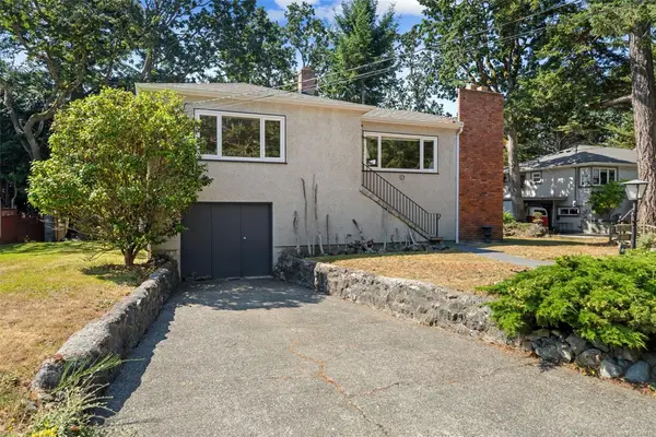 1193 Old Esquimalt Rd, Esquimalt BC V9A 4X7 - 3 bed, 2.0 bath in Esquimalt